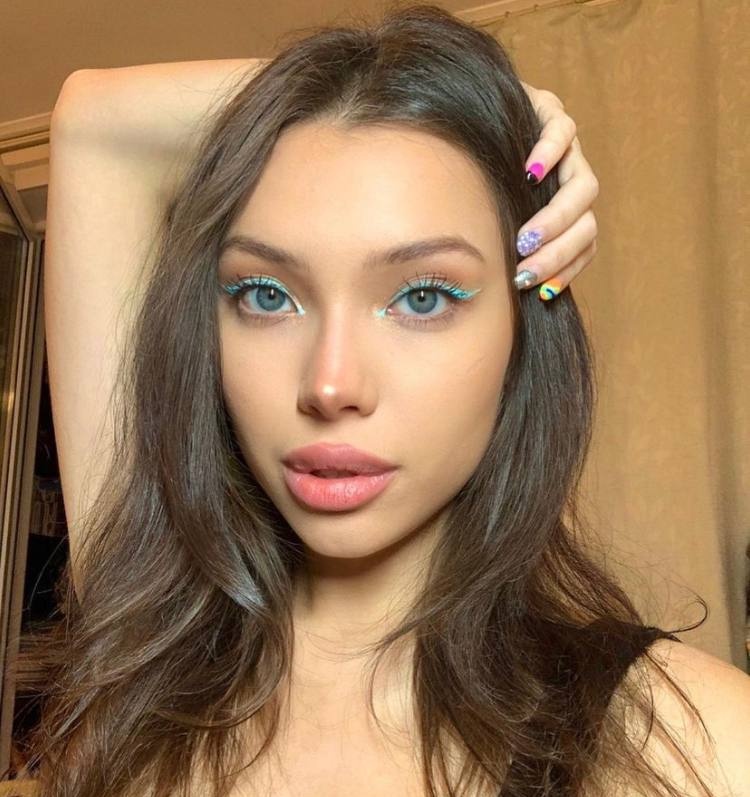 Ольга привлекальеная девушка из Боково-Хрустального цена от 6000 руб