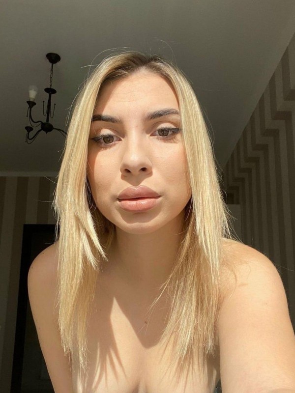 Катька привлекательная девушка из Боково-Хрустального цена от 6000 руб