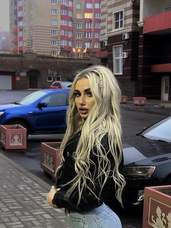 🎥 Алиса привлекательная девушка из Боково-Хрустального цена от 6000 руб